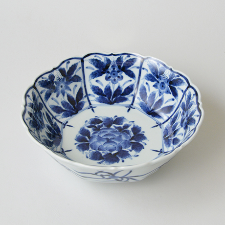 「No.31　芙蓉手草花文輪花八角中鉢  / Octagonal bowl with flowers design, Sometsuke」の写真　その1