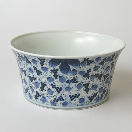 「No.34　葡萄唐草栗鼠丸文鉢　八寸  / Bowl with grape arabesque and squirrel design, Sometsuke」の写真　その2