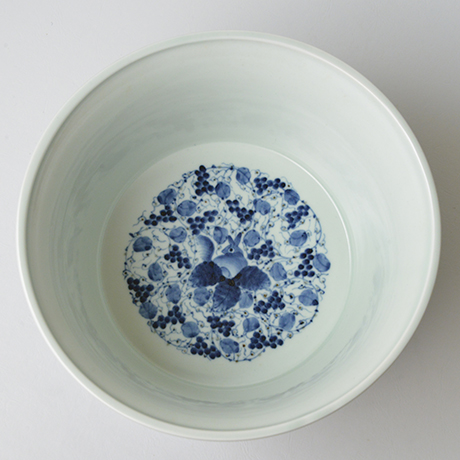 「No.34　葡萄唐草栗鼠丸文鉢　八寸  / Bowl with grape arabesque and squirrel design, Sometsuke」の写真　その3