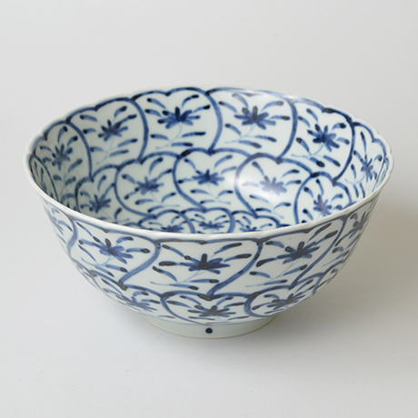 「No.36　草花捻文菊割深中鉢  / Bowl with flowers design, Sometsuke」の写真　その1