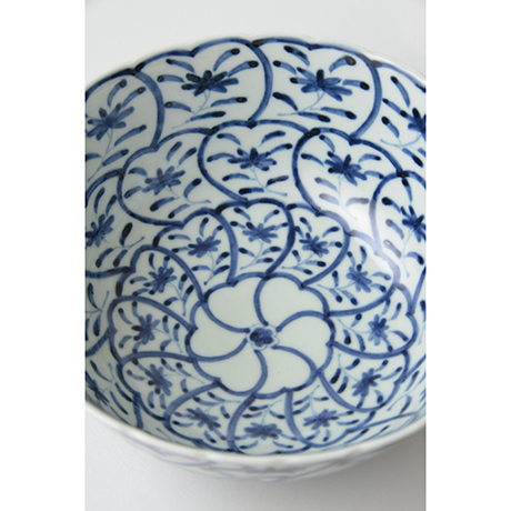 「No.36　草花捻文菊割深中鉢  / Bowl with flowers design, Sometsuke」の写真　その3