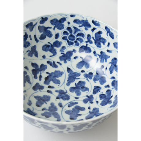 「No.37　唐花唐草文菊割深中鉢 / Bowl with arabesque design, Sometsuke」の写真　その3
