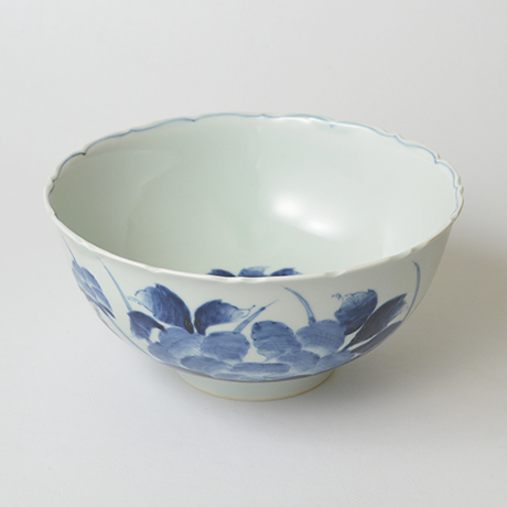 「No.38　花鳥牡丹文輪花深中鉢 / Bowl with birds, flowers and peony design, Sometsuke」の写真　その1