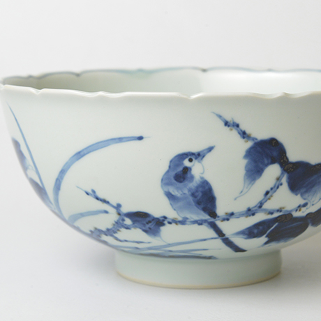 「No.38　花鳥牡丹文輪花深中鉢 / Bowl with birds, flowers and peony design, Sometsuke」の写真　その3