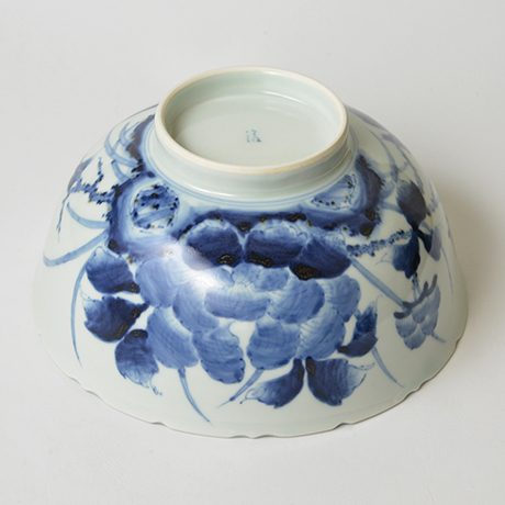 「No.38　花鳥牡丹文輪花深中鉢 / Bowl with birds, flowers and peony design, Sometsuke」の写真　その4