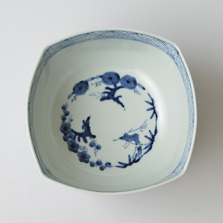 「No.39　花唐草文四方中鉢 / Square bowl with arabesque design, Sometsuke」の写真　その2