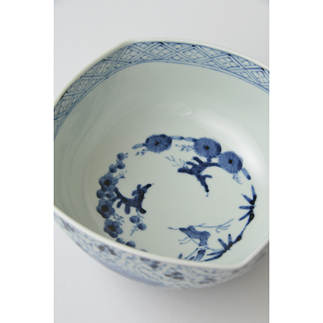 「No.39　花唐草文四方中鉢 / Square bowl with arabesque design, Sometsuke」の写真　その3