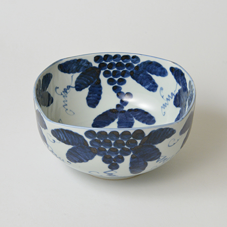 「No.40　葡萄文四方中鉢 / Bowl with grape design, Sometsuke」の写真　その1