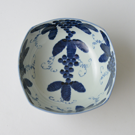 「No.40　葡萄文四方中鉢 / Bowl with grape design, Sometsuke」の写真　その2