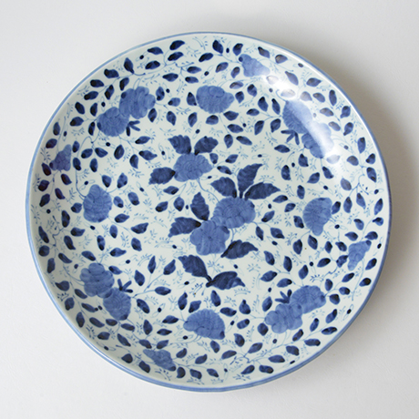 「No.41　草花散文タタラ丸大皿 / Plate with scattered flowers design, Sometsuke」の写真　その1