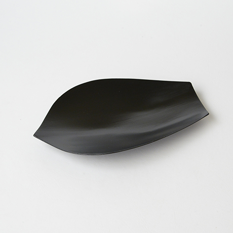 「No.42-1　蓮弁黒漆　大 / Lotus petal, Black  lacquered」の写真　その1