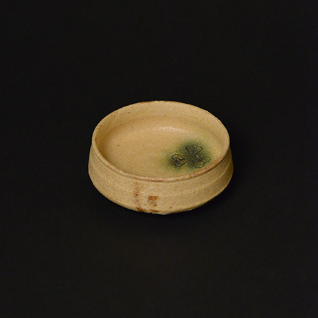 「No.25　黄瀬戸平盃 / Sake cup, Kiseto」の写真　その1