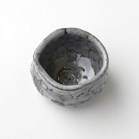 「No.104　黒鼠志野ぐい呑 / Sake cup, Kuro Nezumi-shino」の写真　その3