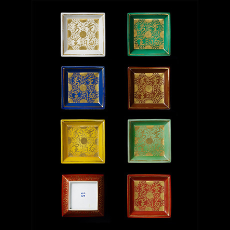 「11. 加藤土師萌　重陽萬里金襴手角皿色替り七種　/　KATO Hajime　A set of 7 plates, Overglaze emamels and gold, Chrysanthemum motif」の写真　その1