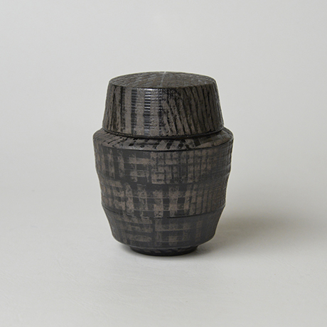 「No.12（図13） 色絵銀彩蓋物  / Covered vessel, Overglaze enamels and silver」の写真　その2