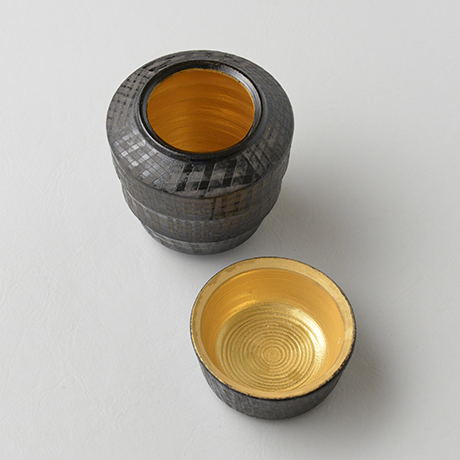 「No.12（図13） 色絵銀彩蓋物  / Covered vessel, Overglaze enamels and silver」の写真　その4