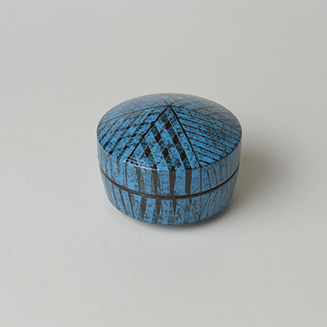 「No.20（図19） 色絵洋彩香合 / Incense container, Overglaze enamels」の写真　その2