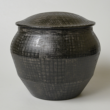 「No.21 色絵銀彩酒会壷 / Covered vessel, Overglaze enamels and silver」の写真　その2