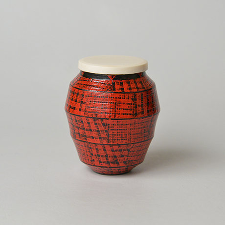 「No.26 色絵洋彩茶入 / Tea caddy, Overglaze enamels」の写真　その1