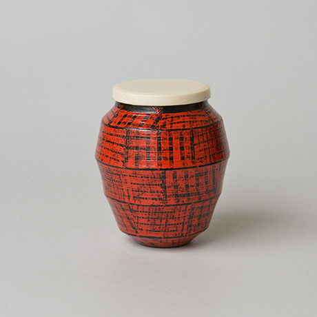「No.26 色絵洋彩茶入 / Tea caddy, Overglaze enamels」の写真　その2