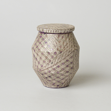 「No.29 色絵銀彩蓋物 / Covered vessel, Overglaze enamels and silver」の写真　その2