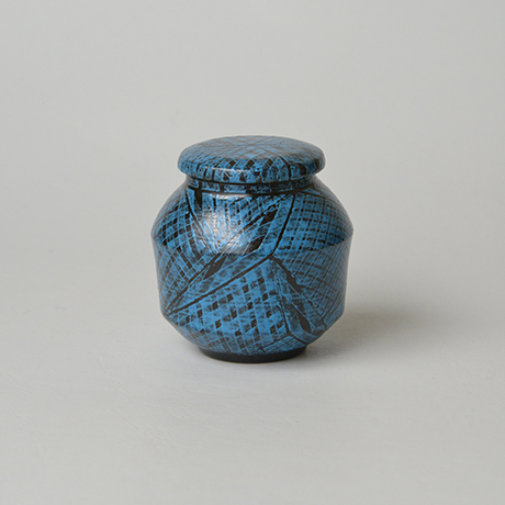 「No.31 色絵洋彩蓋物 / Covered vessel, Overglaze enamels」の写真　その1