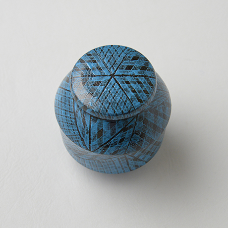 「No.31 色絵洋彩蓋物 / Covered vessel, Overglaze enamels」の写真　その3