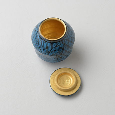 「No.31 色絵洋彩蓋物 / Covered vessel, Overglaze enamels」の写真　その4