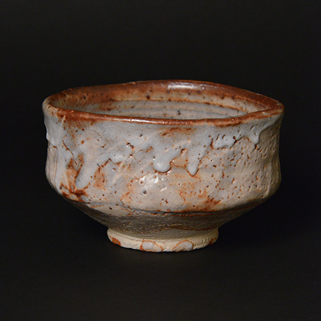 「No.33　鼠志野茶盌 / Tea bowl, Nezumi-Shino」の写真　その1