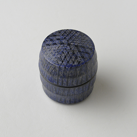 「No.41 色絵銀彩香合 / Incense container, Overglaze enamels and silver」の写真　その3