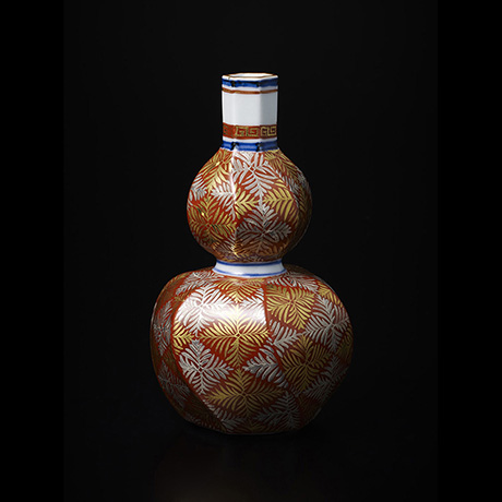 「7. 富本憲吉　色繪赤地金銀彩捻德利　/　TOMIMOTO Kenkichi　Tokkuri, Overglaze enamels, gold and silver, Twisted shape」の写真　その1