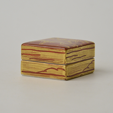 「13. 近藤悠三　山金彩香合 / KONDO Yuzo　Incense container, Overglaze red and gold」の写真　その4