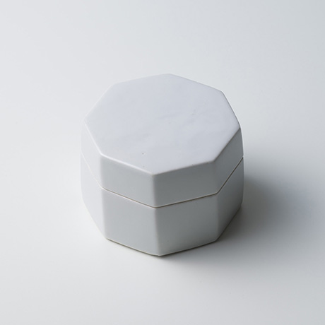 「No.3　白磁八角蓋物 / Ornamental box, White porcelain, Octagonal shape」の写真　その1