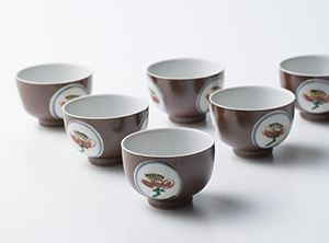 「No.8　柿釉窓抜き 色絵梅花文煎茶碗 六客 / A set of 6 sencha cups with cherry blossom, Overglazed enamels」の写真　その1