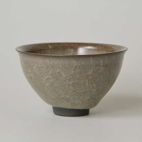 「No.1　岡部嶺男　窯変米色瓷盃 / OKABE Mineo　Sake cup, Brownish colored celadon, Yohen」の写真　その2