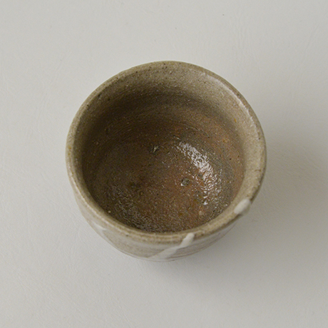 「No.3　濱田庄司　塩釉白打盃 / HAMADA Shoji　Sake cup, Salt glaze with white slip decoration」の写真　その5
