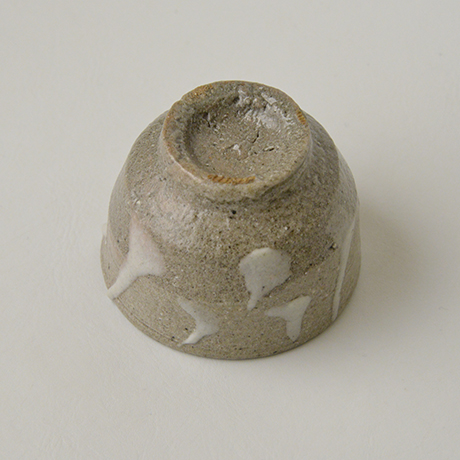 「No.3　濱田庄司　塩釉白打盃 / HAMADA Shoji　Sake cup, Salt glaze with white slip decoration」の写真　その6