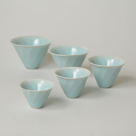 「No.40　鈴木治　入子盃 / SUZUKI Osamu　A set of 5 sake cups, Bluish white porcelain」の写真　その1