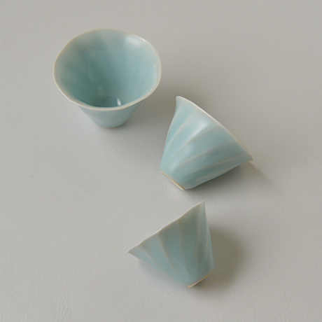 「No.40　鈴木治　入子盃 / SUZUKI Osamu　A set of 5 sake cups, Bluish white porcelain」の写真　その4