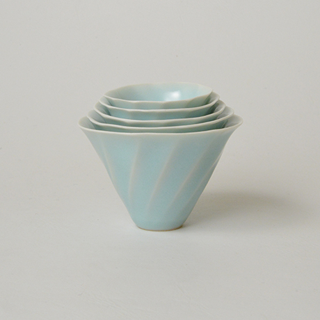 「No.40　鈴木治　入子盃 / SUZUKI Osamu　A set of 5 sake cups, Bluish white porcelain」の写真　その5