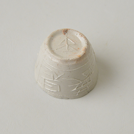 「No.47　八木一夫　白瓷盃 / YAGI Kazuo　Sake cup, White porcelain」の写真　その6