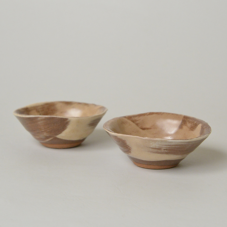 「No.48　八木一夫　寿盃一対 / YAGI Kazuo　A pair of sake cup」の写真　その2