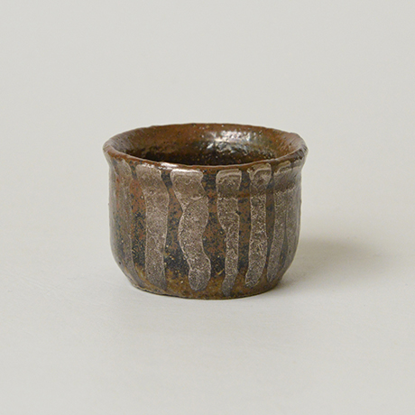 「No.6　北大路魯山人　銀彩ぐいのみ / KITAOJI Rosanjin　Sake cup, Overglaze silver」の写真　その2