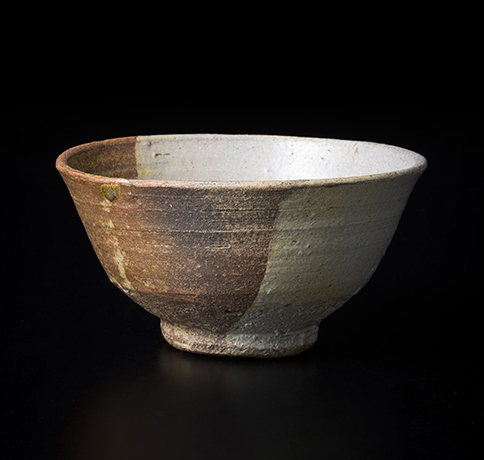 「No.37　伊羅保片身替風　銘：山風　／　Chawan, Irabo, Double glazed, “Yamakaze”」の写真　その1