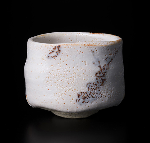 「No.117　志野　（寒月梅花）　／　Chawan, Shino, Kangetsu Baika design」の写真　その1