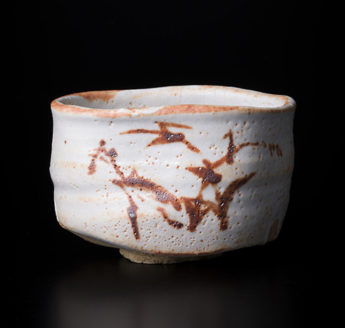 「No.142　志野　（草文）　／　Chawan, Shino, Grass motif」の写真　その1