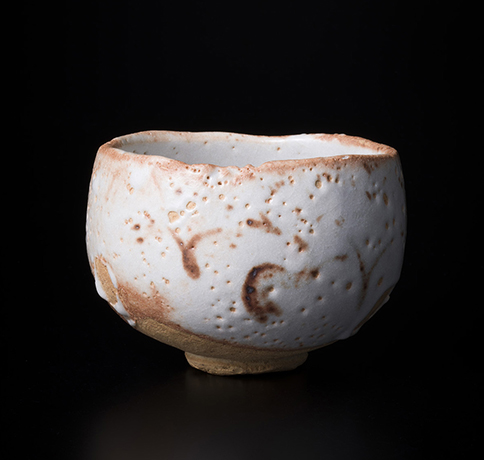 「No.50　志野　銘：山桜　／　Chawan, Shino, “Yama zakura”」の写真　その1