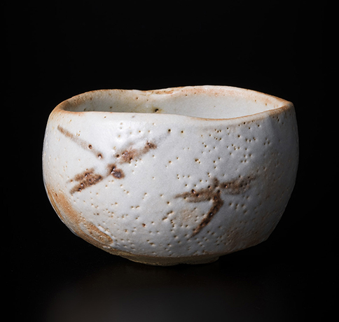 「No.136　志野　（蜻蛉）　／　Chawan, Shino, Dragonfly motif」の写真　その1