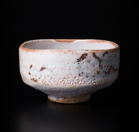 「No.107　志野　（亀甲）　／　Chawan, Shino, Tortoise shell design」の写真　その1