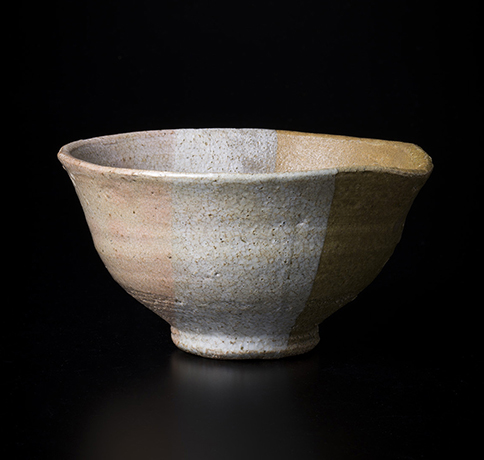 「No.41　伊羅保片身替内刷毛　銘：牛若　／　Chawan, Irabo, Double glazed with brush painting, “Ushiwaka”」の写真　その1